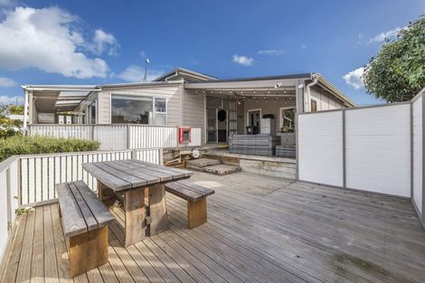 Photo of property in 18 Kawei Road, Ohawe, Hawera, 4671