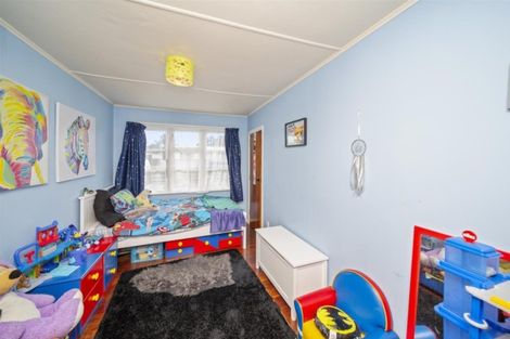 Photo of property in 2 Gladstone Street, Hawera, 4610