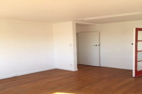 Photo of property in 36 Howard Road, Northcote, Auckland, 0627