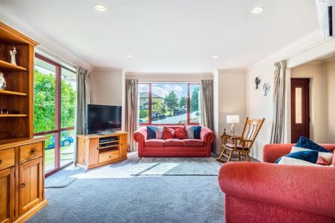 Photo of property in 21 Nimstedt Avenue, Oteha, Auckland, 0632