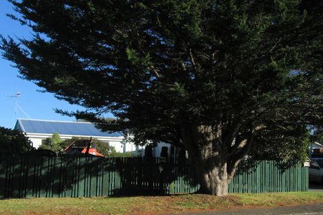 Photo of property in 2 Winton Street, Paraparaumu Beach, Paraparaumu, 5032