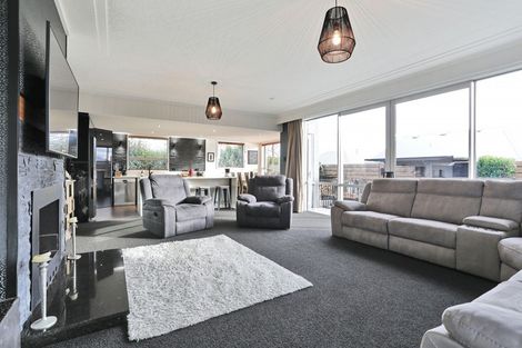 Photo of property in 27 Meldrum Street, Winton, 9720