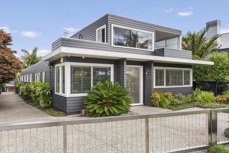 Photo of property in 20 Marine Parade, Mellons Bay, Auckland, 2014