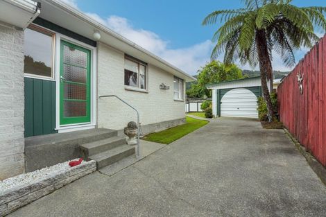 Photo of property in 23 Montana Road, Totara Park, Upper Hutt, 5018