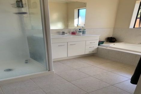 Photo of property in 10 Sayes Close, East Tamaki, Auckland, 2013