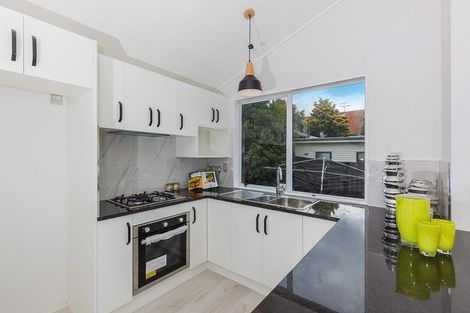 Photo of property in 2/21 Kitewao Street, Northcote, Auckland, 0627
