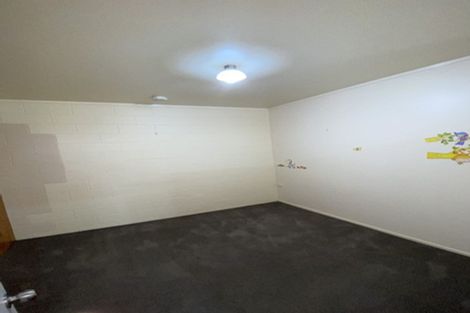 Photo of property in 1 Kingsclere Place, Goodwood Heights, Auckland, 2105