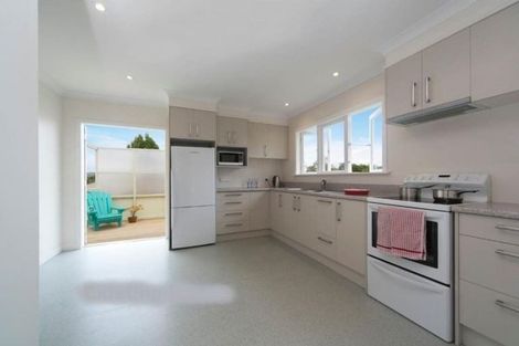 Photo of property in 52 Beaubank Road, Kelston, Auckland, 0602