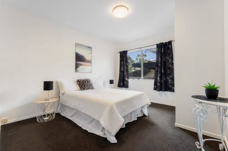 Photo of property in 3/51 Fruitvale Road, New Lynn, Auckland, 0600