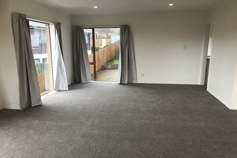 Photo of property in 12a Prince Regent Drive, Half Moon Bay, Auckland, 2012