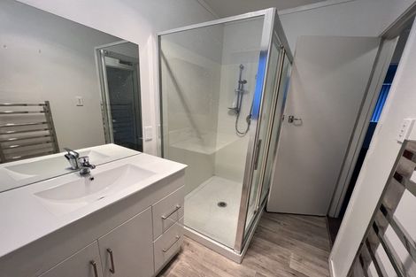 Photo of property in 2/2 Kathleen Street, Totara Vale, Auckland, 0627