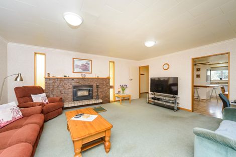 Photo of property in 10 Forbes Place, Kelvin Grove, Palmerston North, 4414