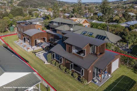 Photo of property in 17 Hahei Beach Road, Hahei, Whitianga, 3591