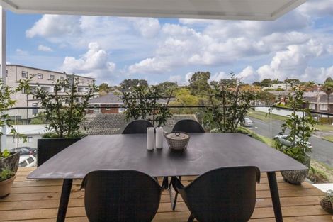 Photo of property in 201/8a Lake Pupuke Drive, Takapuna, Auckland, 0622