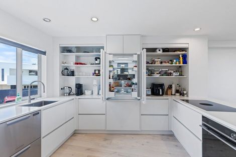 Photo of property in Weekeston Apartments, 2a Nobs Line, Strandon, New Plymouth, 4312