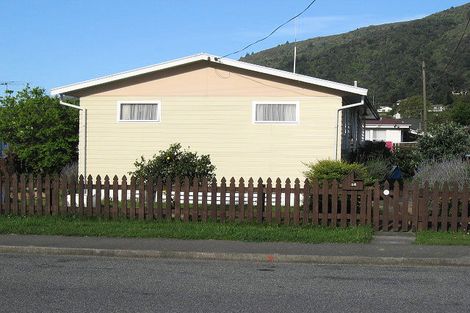 Photo of property in 26 York Street, Picton, 7220