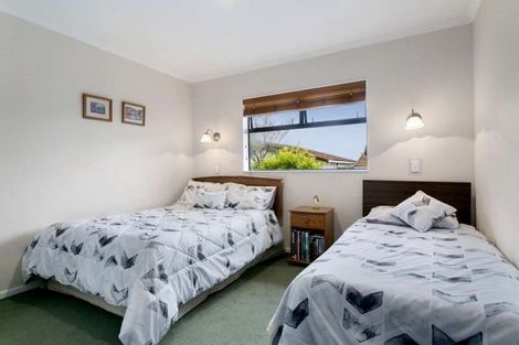 Photo of property in 4 Shera Street, Acacia Bay, Taupo, 3330