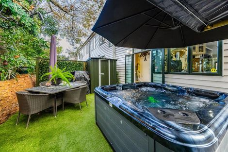 Photo of property in Tuscany Towers, 12/1 Ambrico Place, New Lynn, Auckland, 0600