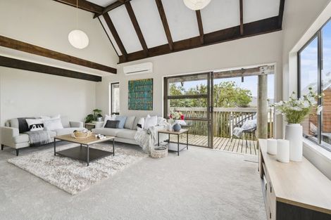 Photo of property in 19 Shakespear Road, Army Bay, Whangaparaoa, 0930