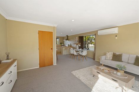 Photo of property in 2/15 Lowry Avenue, Redwood, Christchurch, 8051