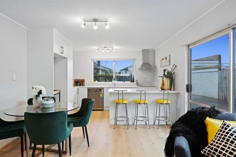 Photo of property in 2/6 Bingara Place, Favona, Auckland, 2024