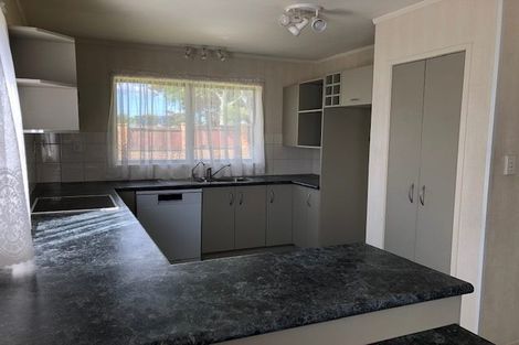 Photo of property in 8 Donzella Place, Conifer Grove, Takanini, 2112