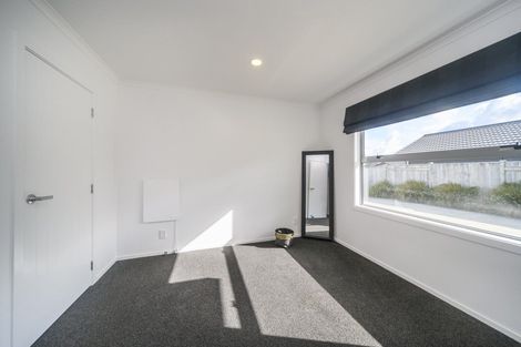 Photo of property in 17 Lorenzo Place, Kelvin Grove, Palmerston North, 4414