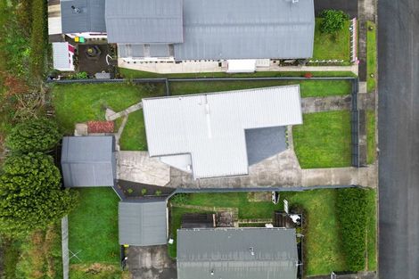 Photo of property in 17 Fernleigh Avenue, Waiuku, 2123