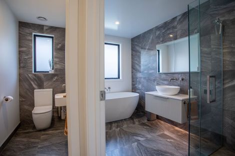 Photo of property in 6 Cheviot Street, Jacks Point, 9371