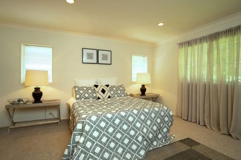 Photo of property in 25 Walpole Avenue, Hillpark, Auckland, 2102