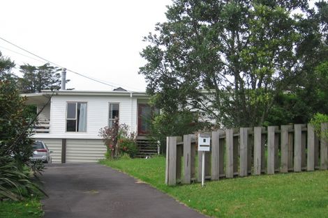 Photo of property in 1 Deane Avenue, Titirangi, Auckland, 0604