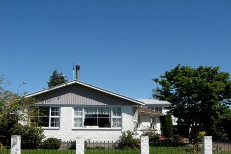 Photo of property in 6 Monteath Place, Redwood, Christchurch, 8051