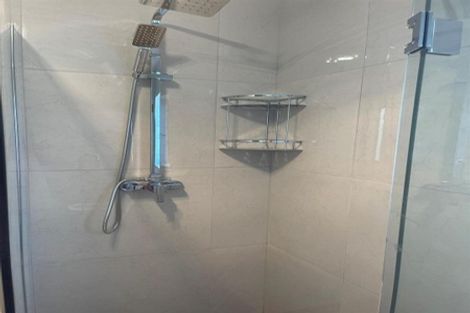 Photo of property in 2 Greenhaven Avenue, Papakura, 2113