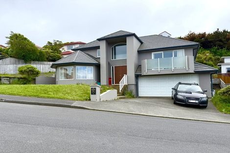 Photo of property in 17 Tamworth Crescent, Newlands, Wellington, 6037