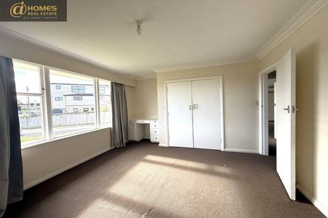 Photo of property in 6 Glenvil Lane, Te Atatu Peninsula, Auckland, 0610