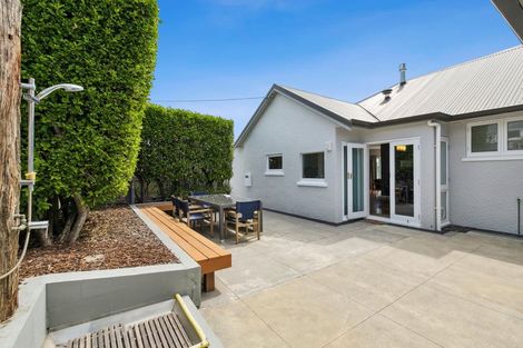 Photo of property in 43 Paynters Avenue, Strandon, New Plymouth, 4312