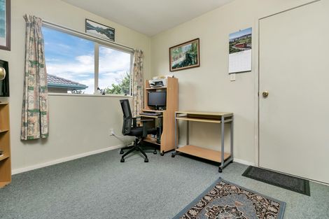 Photo of property in 2/218 Sunnynook Road, Totara Vale, Auckland, 0627