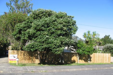 Photo of property in 1/2 Sealy Road, Torbay, Auckland, 0630