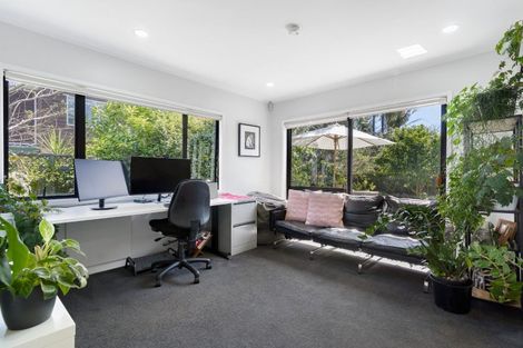 Photo of property in 17a Horotutu Road, Greenlane, Auckland, 1061