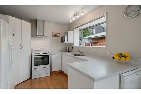 Photo of property in 2/5 Broadbent Street, Riccarton, Christchurch, 8041