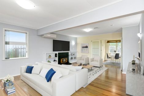 Photo of property in 61 Salford Street, Newlands, Wellington, 6037