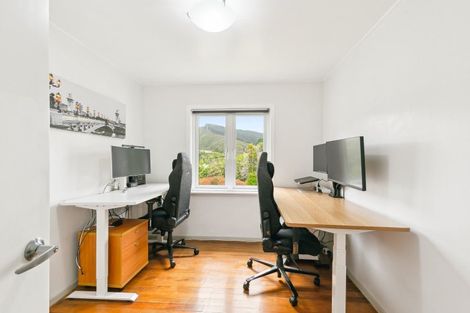 Photo of property in 27 Hathaway Avenue, Karori, Wellington, 6012