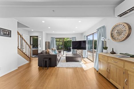 Photo of property in 74b Bradbury Road, Botany Downs, Auckland, 2010