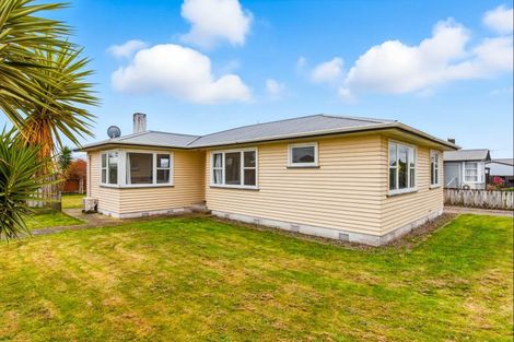 Photo of property in 2 Collingwood Street, Levin, 5510