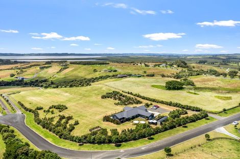 Photo of property in 18 Kaipara Lake Road, South Head, Helensville, 0874