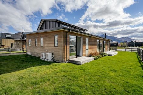 Photo of property in 5 Wallace Place, Wanaka, 9305