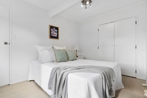 Photo of property in 1/5 Cornelian Crescent, Half Moon Bay, Auckland, 2012