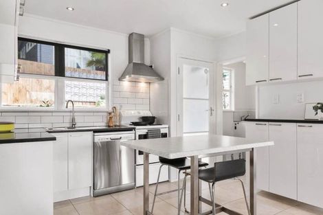 Photo of property in 75a Vandeleur Avenue, Birkdale, Auckland, 0626