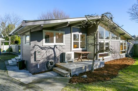 Photo of property in 25 Kereru Street, Two Mile Bay, Taupo, 3330