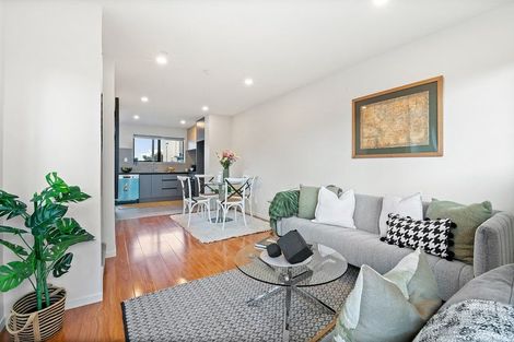 Photo of property in 1 Red Arches Road, Henderson, Auckland, 0610